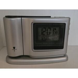 Living Solutions Projection Atomic Alarm Clock PROJECTION DOES NOT WORK